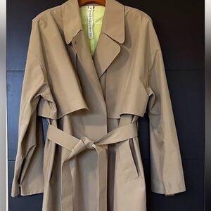 Lululemon long trench/Rain coat tan size 8 “Always there”